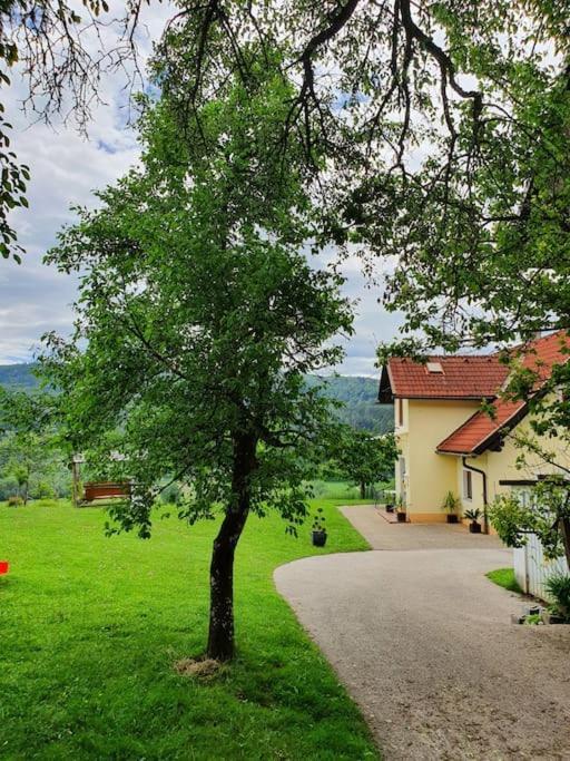 Charmantes Ferienhaus In Bester Lage Keutschach am See Luaran gambar